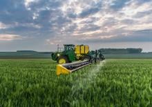 Self-propelled field sprayers John Deere R4050i