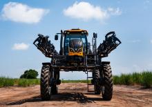 Self-propelled field sprayers Valtra R530