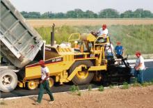 Tekerlekli asfalt parkeleri Caterpillar AP800C
