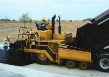 Tekerlekli asfalt parkeleri Caterpillar AP800D