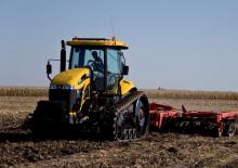 Track tractors Challenger MT745