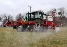 Trailed field sprayers Unia Eko 815