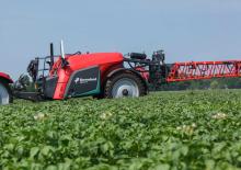 Trailed field sprayers Kverneland iXtrack T4 iXflow-E