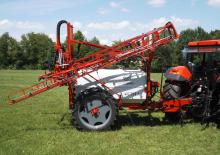 Trailed field sprayers Unia Plus 1618