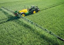 Trailed field sprayers John Deere R732i
