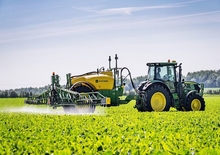 Trailed field sprayers John Deere R732i