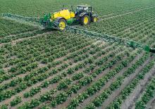 Trailed field sprayers John Deere R740i