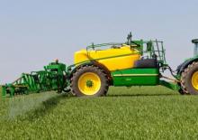 Trailed field sprayers John Deere R962i