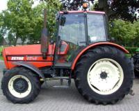 スコフィールド 4wd-tractors-8540-s-zetor.jpg