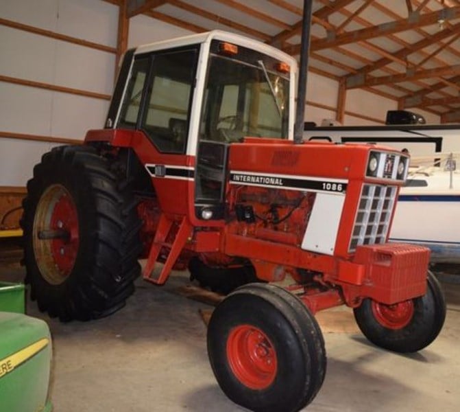 International Harvester 1086 2WD Tractor Specs & Dimensions (1976 ...