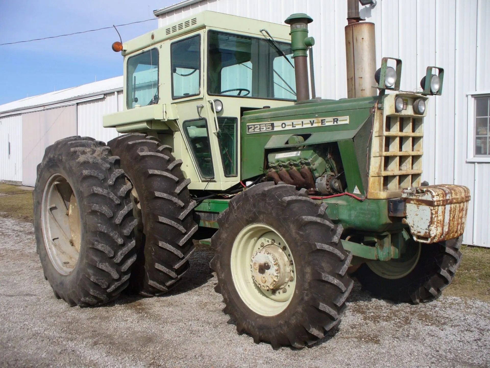 Oliver 2255 2WD Tractor Specs & Dimensions (1972 - 1976