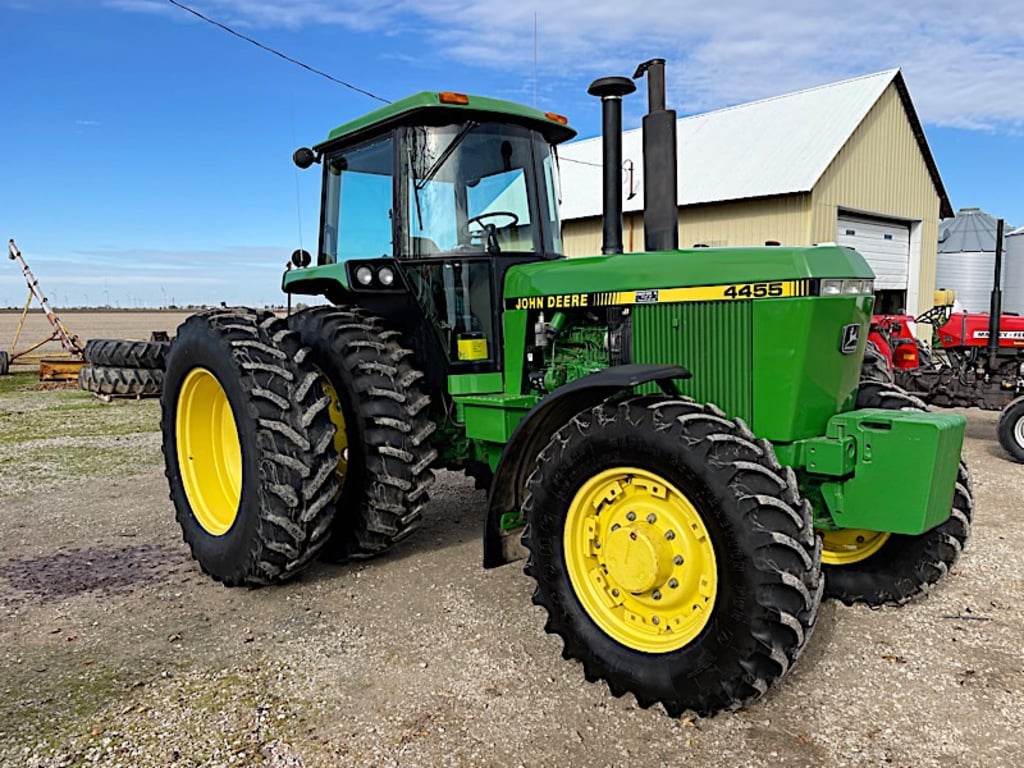 4wd-tractors-4455-john-deere.jpeg