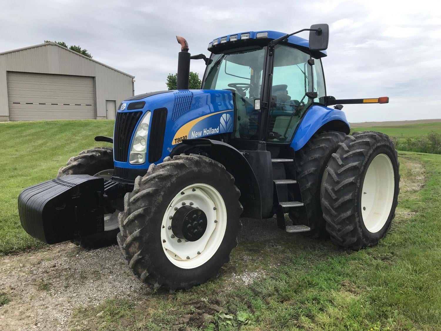 https://www.lectura-specs.com/models/renamed/orig/4wd-tractors-t-8030-100-new-holland.jpg