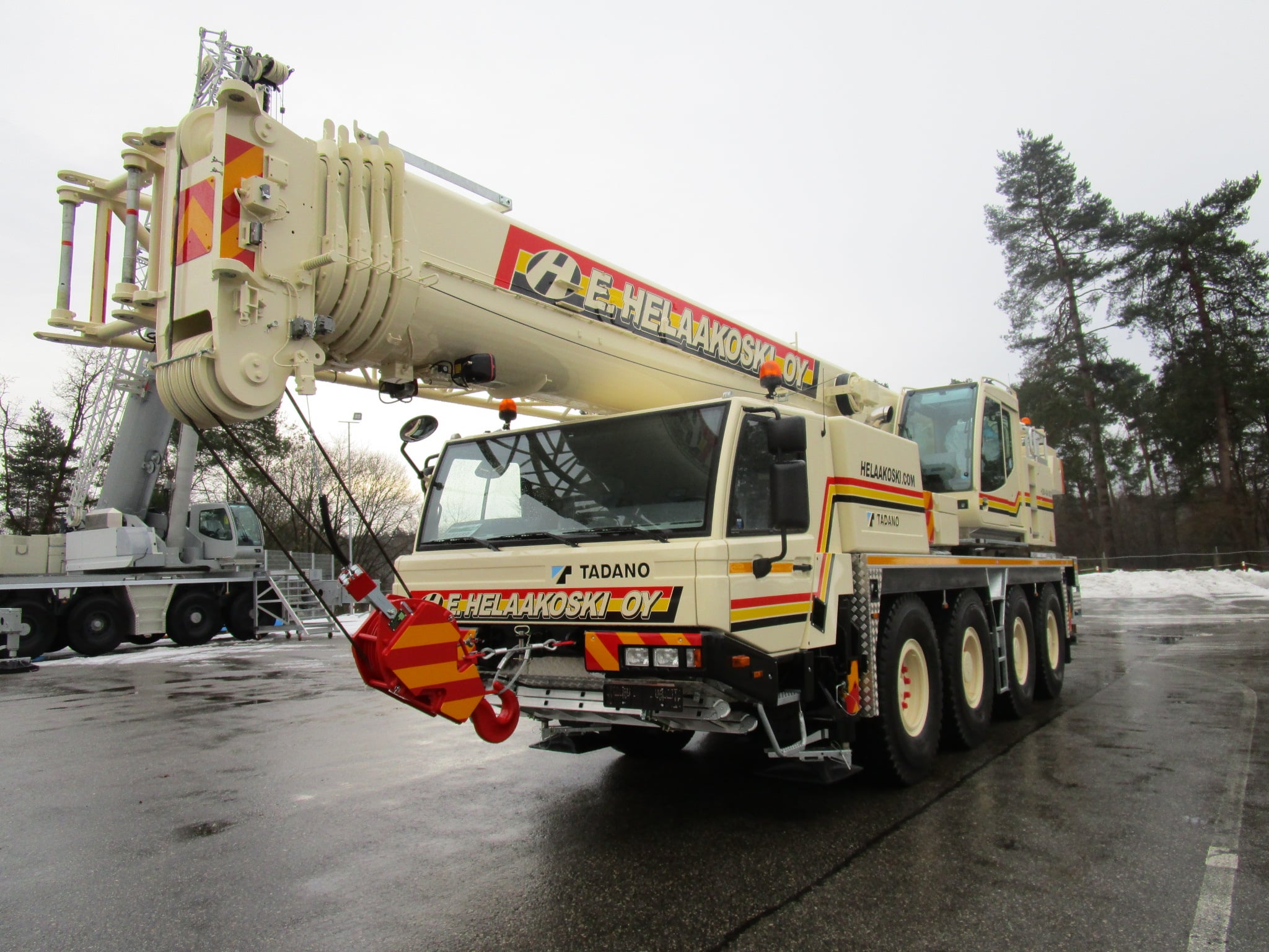 Tadano ATF 70G-4 crane - load chart, specs & dimensions (2010