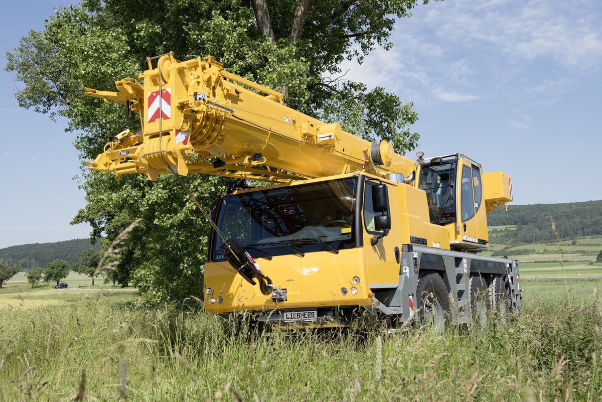 Liebherr LTM 1050-3.1 crane - load chart, specs & dimensions