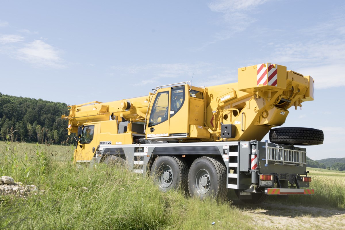 Liebherr LTM 1050-3.1 crane - load chart, specs & dimensions
