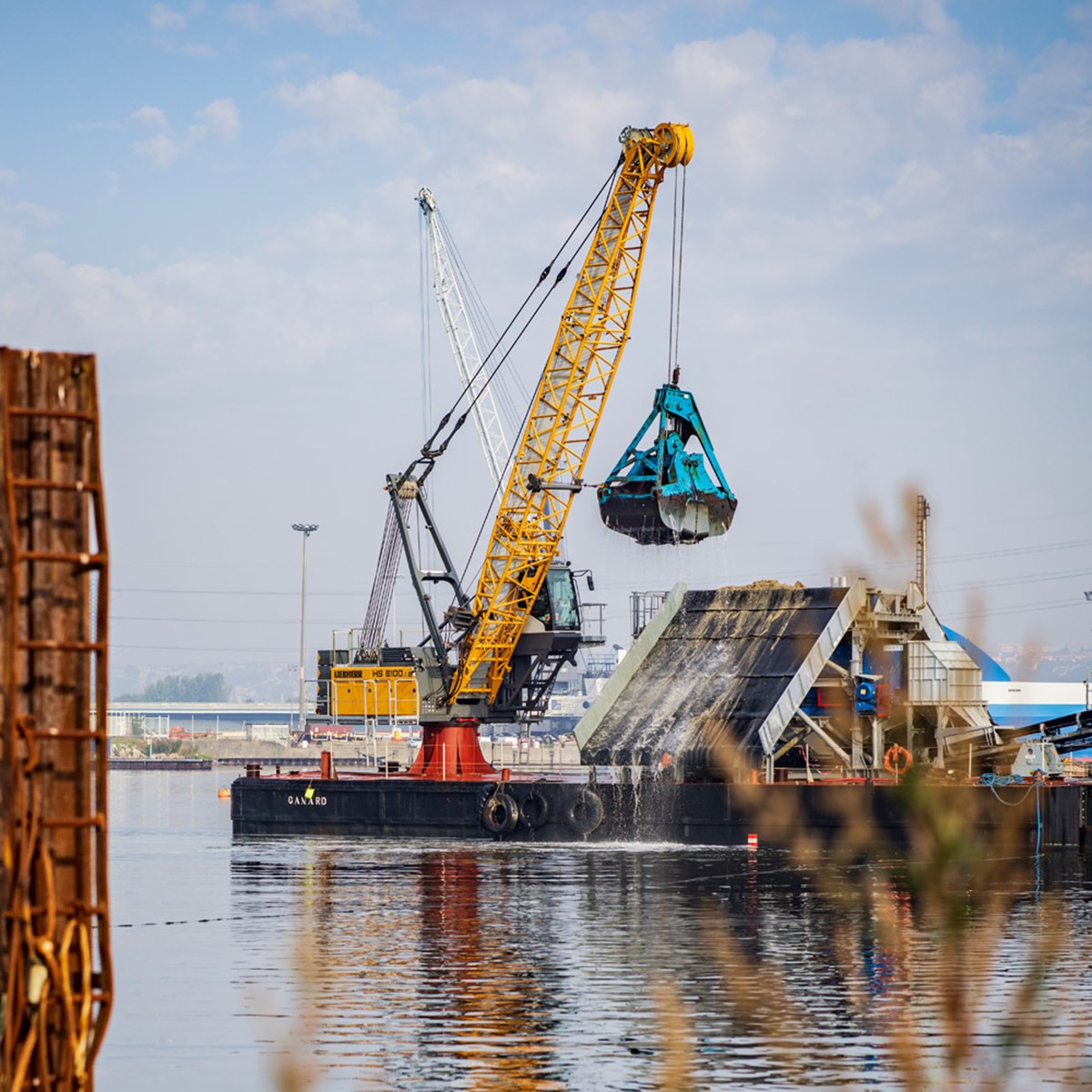 Liebherr HS 8100.1 crane - load chart, specs (2020 - 2025
