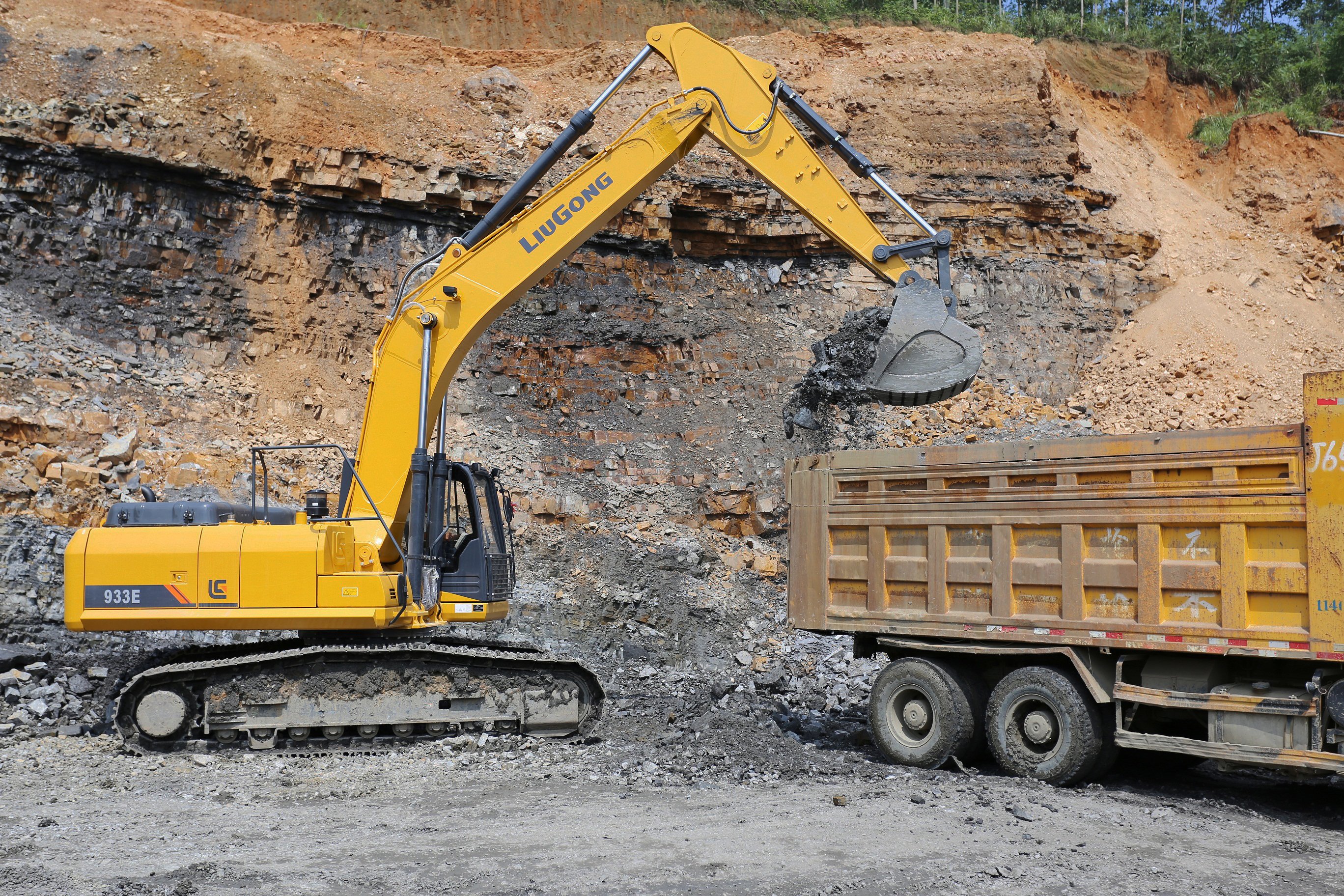Liugong 933E excavator specs & dimensions (2017 - 2025