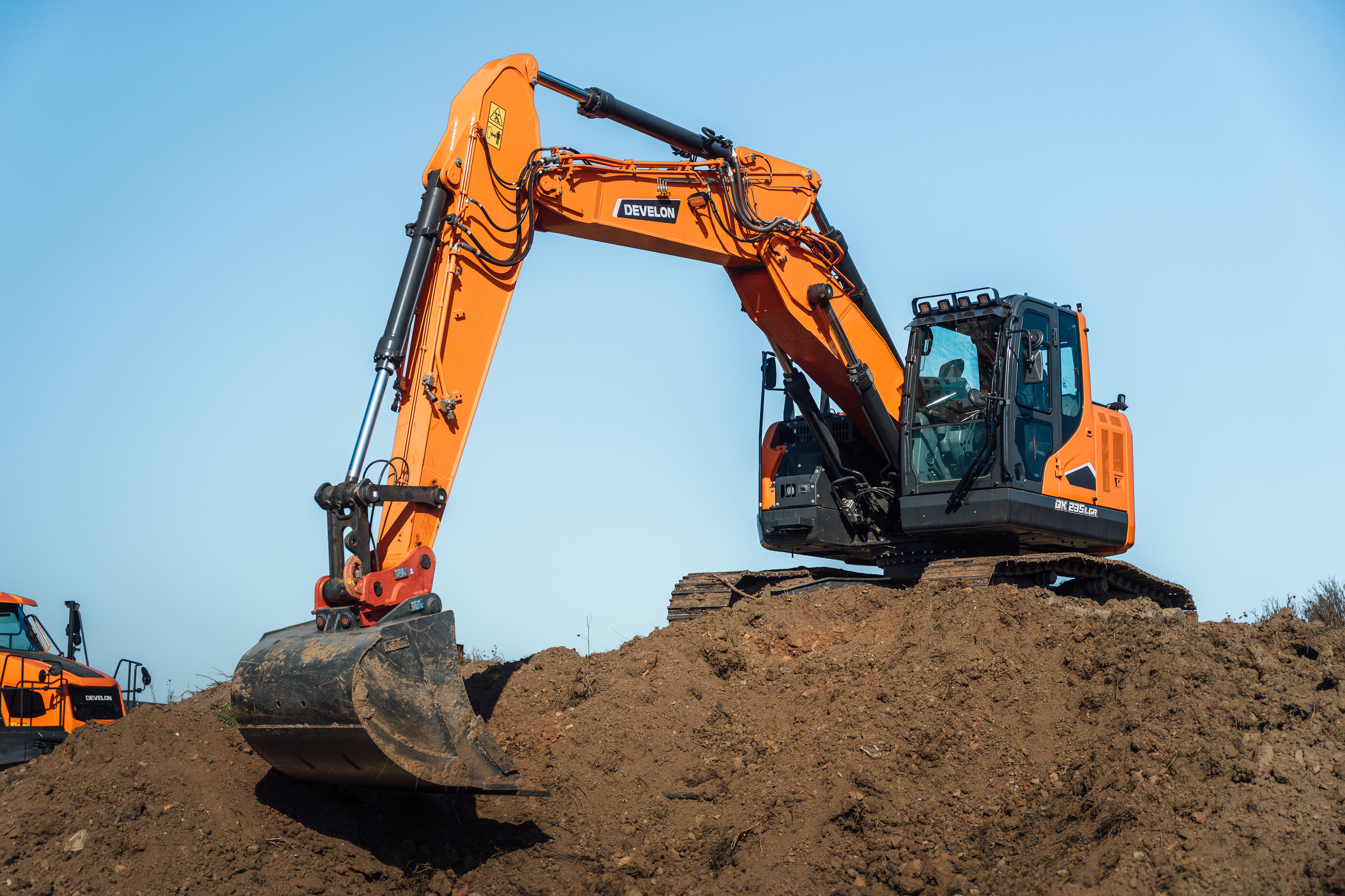 Develon DX235LCR-7 excavator specs & dimensions (2023 - 2025