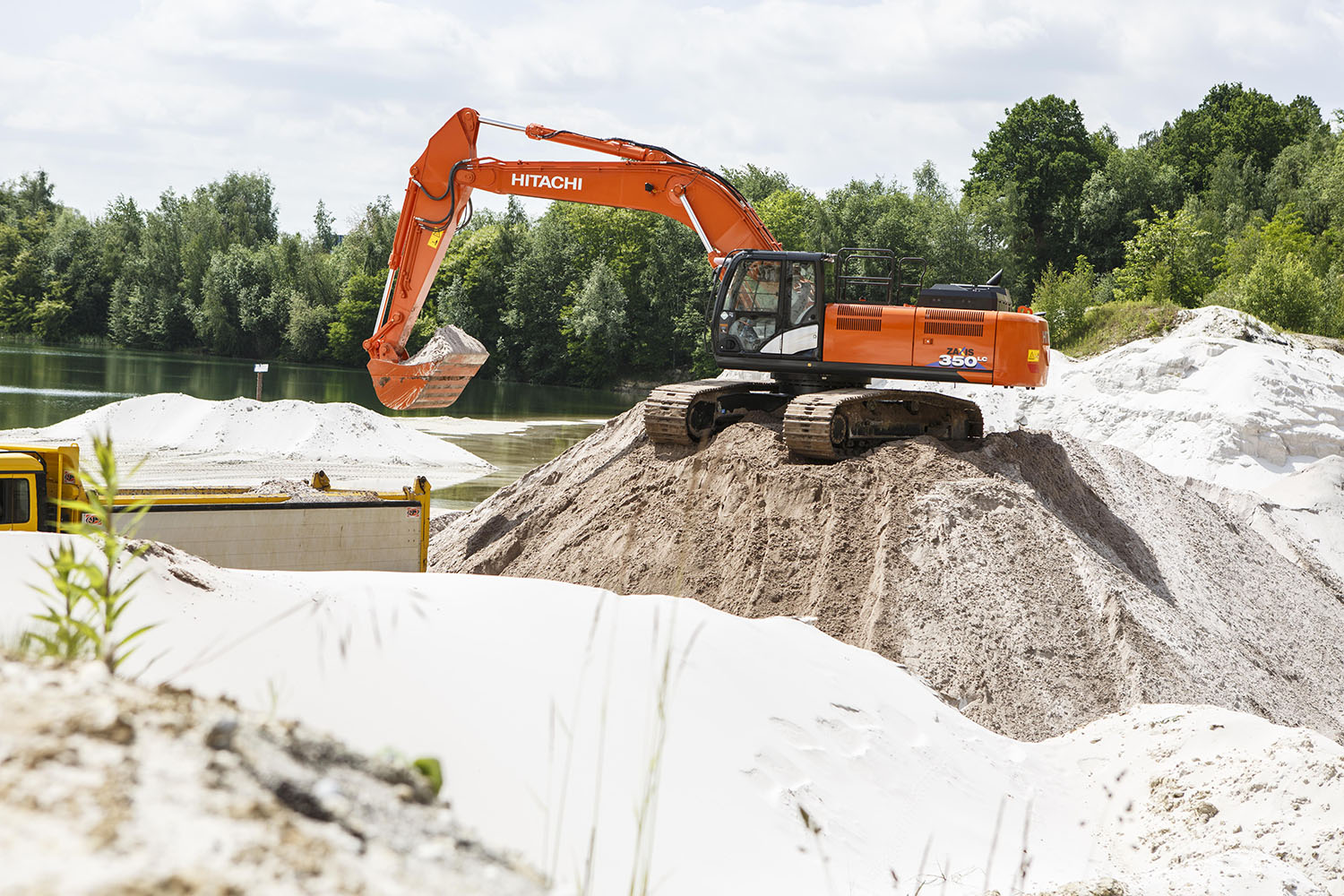 ZX350LC-7 / ZX350LCN-7 Medium Excavators - HitachiCM Europe