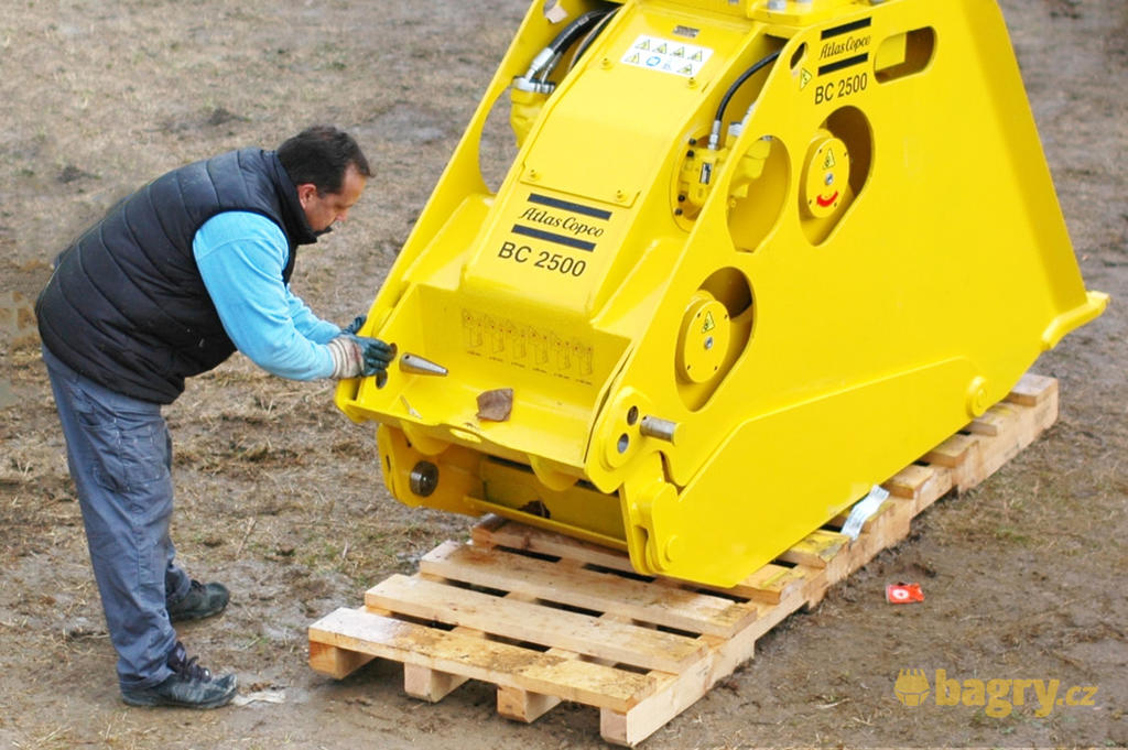 Atlas Copco BC 2500 Crusher Bucket Specs (2017 2018) LECTURA Specs