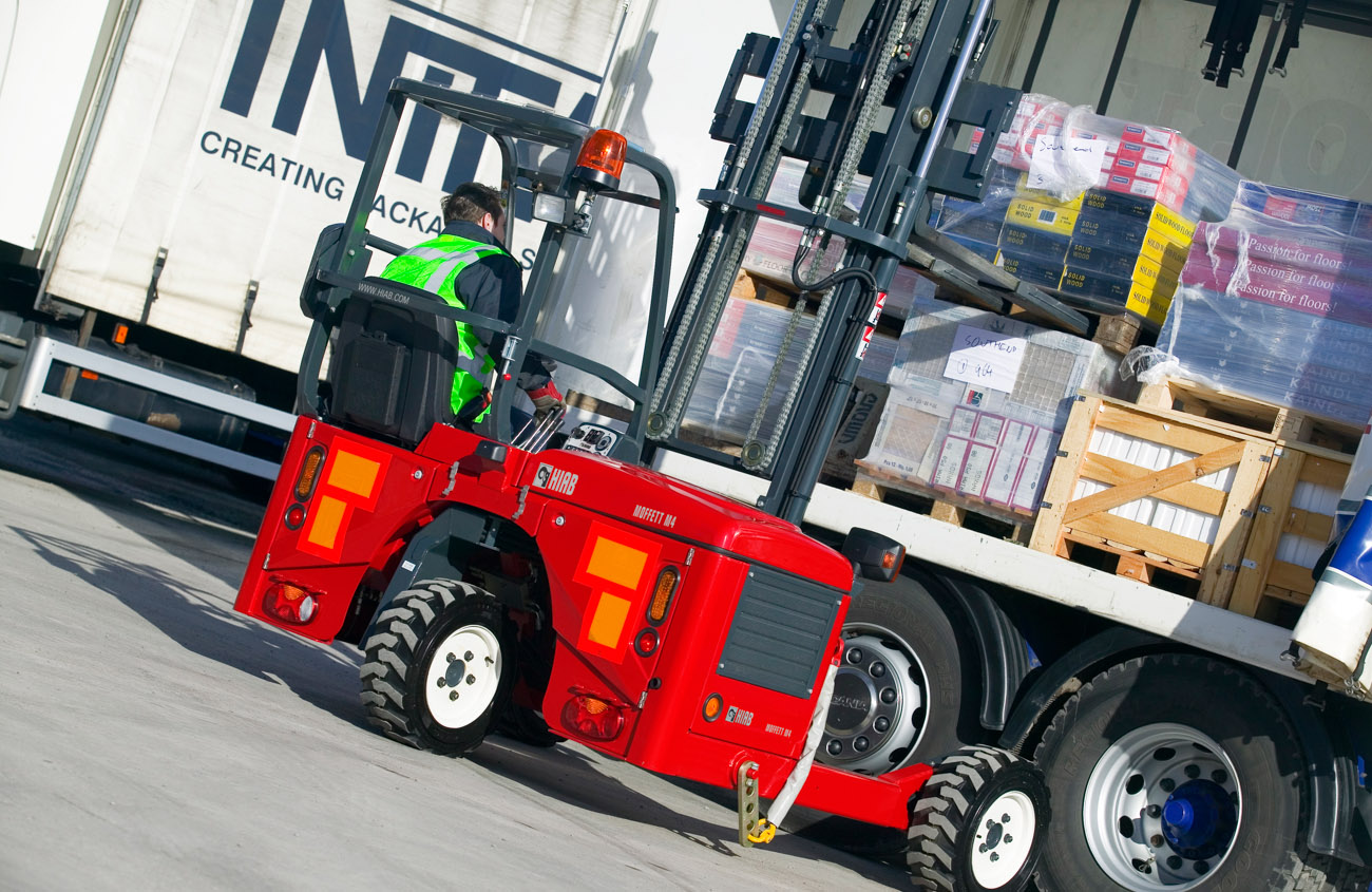 Moffett M 425.4 diesel truck mounted forklift specs (2007 2021