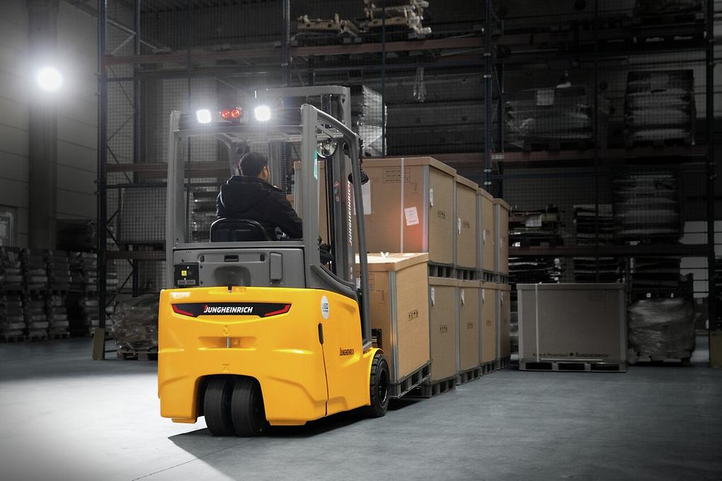Jungheinrich EFG 112 electric forklift specs (2023 2024) Lift