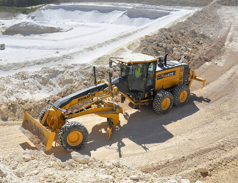 Komatsu GD675-7E0 Specifications & Technical Data (2020-2025