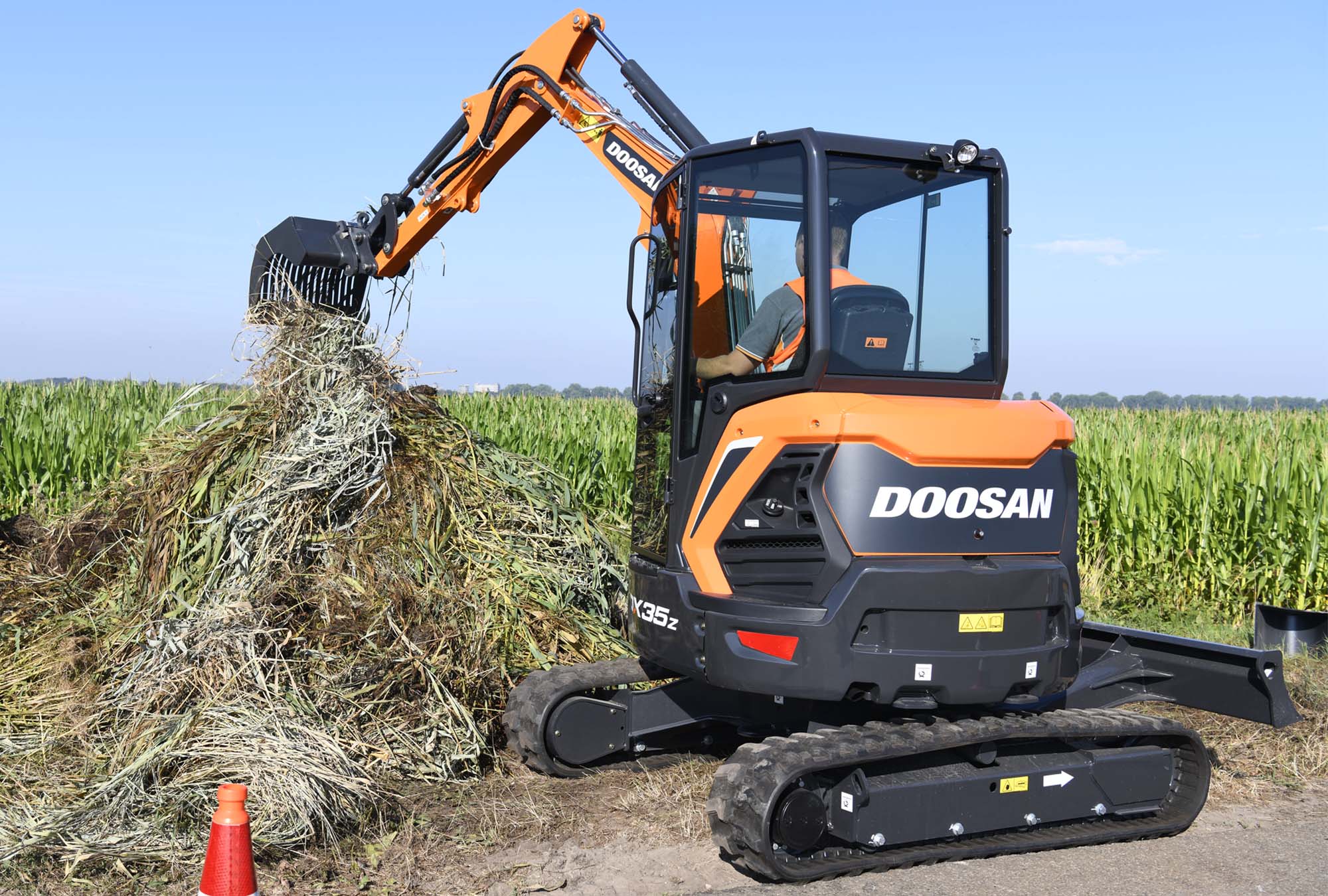 Develon DX35Z-7 excavator specs & dimensions (2021 - 2023