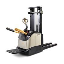 Crown ET 4000-1.4 TT Stand up rider pallet stacker specs & dimensions ...