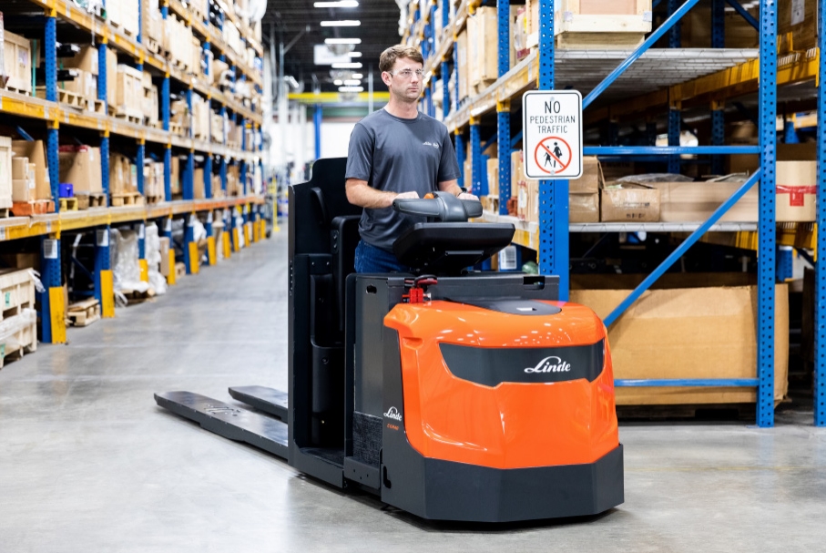 Linde ECR40 Stand up rider pallet truck specs & dimensions (2022 - 2025 ...