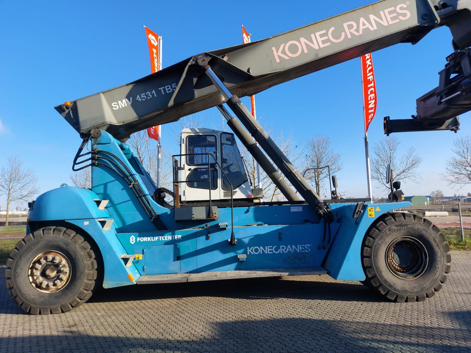 リーチスタッカー KONECRANES SMV 4531 TB5 img-20241007-wa0019.webp