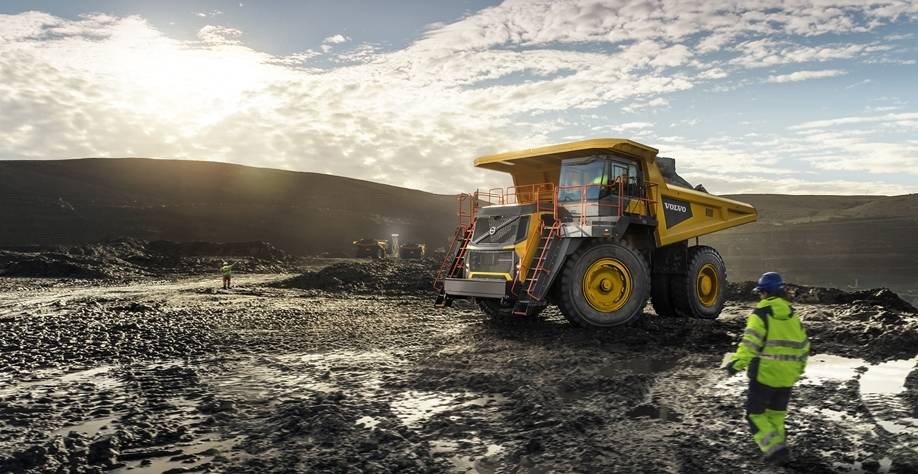 Volvo R100 Specifications & Technical Data (2021-2025) | LECTURA Specs