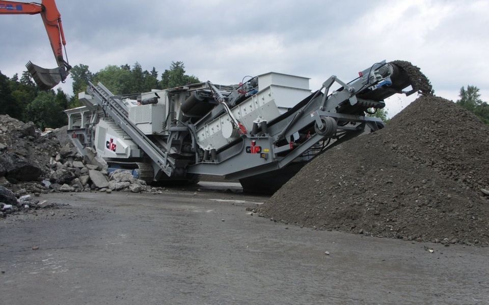 Gipo R 100 FDR GIGA Specifications & Technical Data (2017-2025