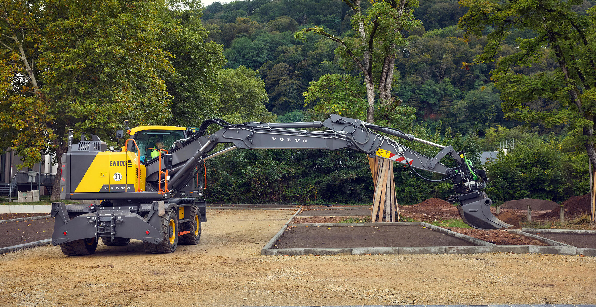 Volvo EWR170 excavator specs & dimensions (2025 - 2026) | Diggers ...