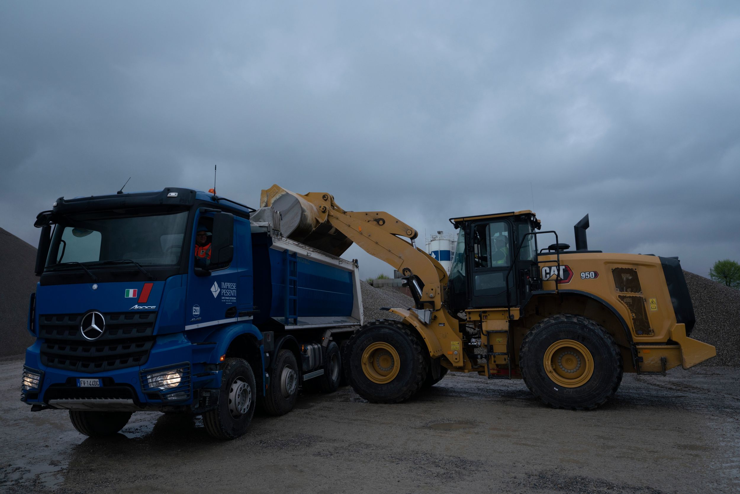Caterpillar 950 Wheel Loader Specs (2022 - 2025) | LECTURA Specs