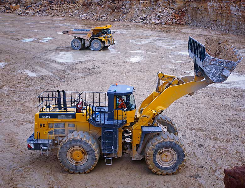 Komatsu WA900-3 Wheel Loader Specs (2007 - 2019) | LECTURA Specs