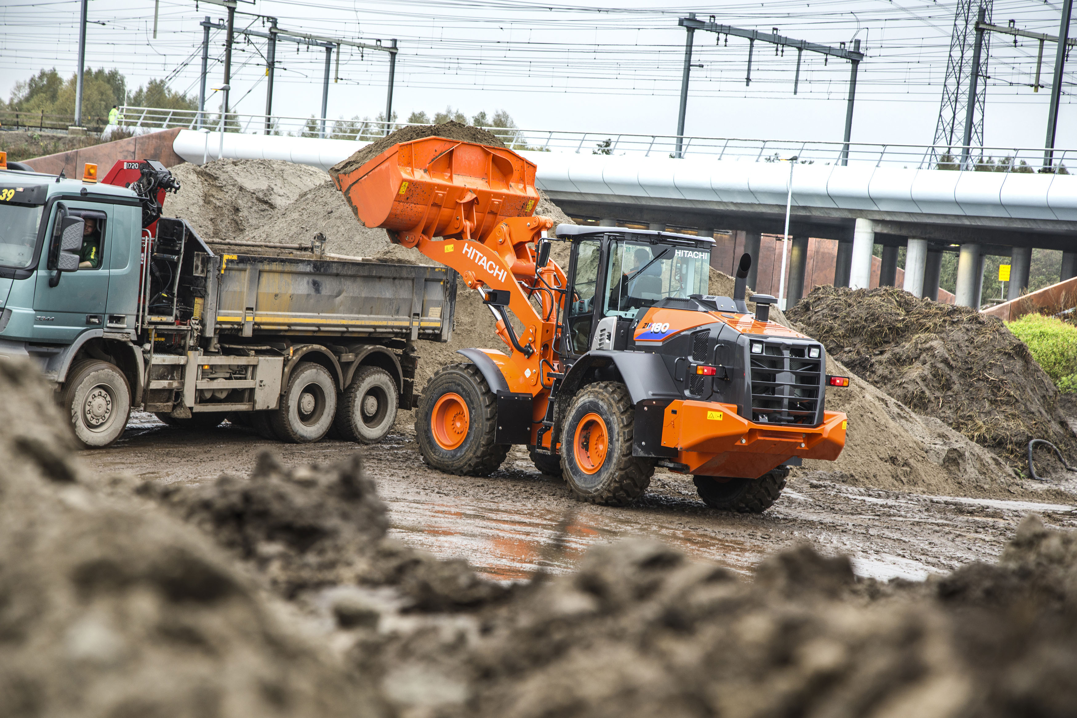 Hitachi ZW180 Wheel Loader Specs (2017 - 2025) | LECTURA Specs